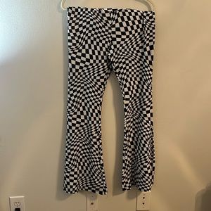 STRETCHY FLARE BLACK AND WHITE PANTS